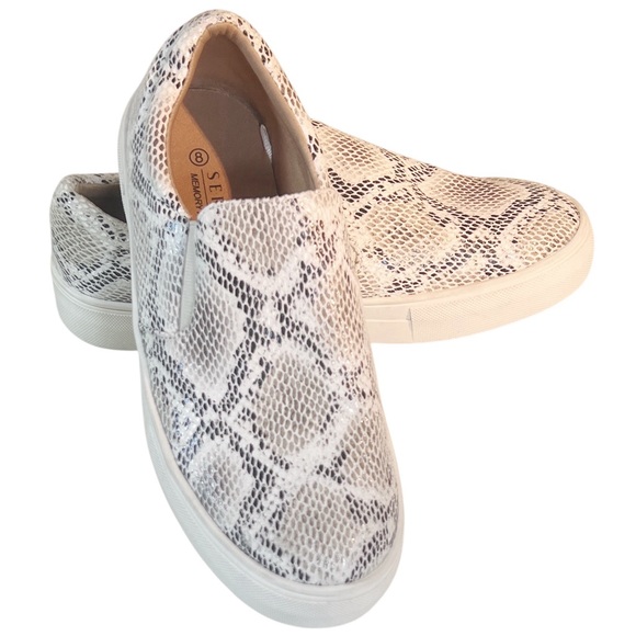 Serra Snakeskin Slip Ons Size 8 Black / Gray / White Animal Print MobWif… - Picture 1 of 7